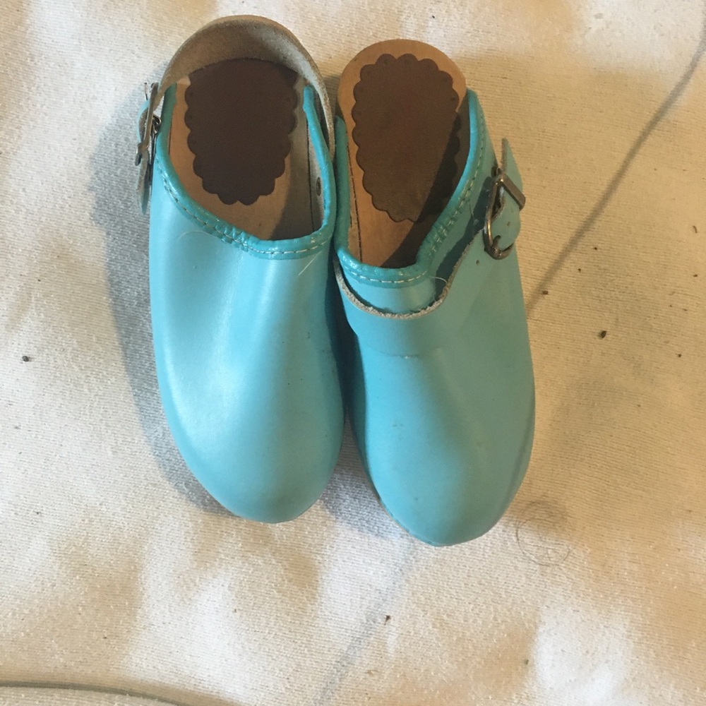 Girls Blue Clogs